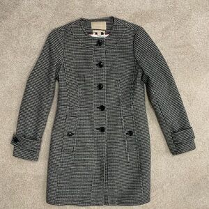 Italian wool houndstooth small coat by Banana Republic 🖤🖤🖤🖤🖤🖤🖤🖤🖤!